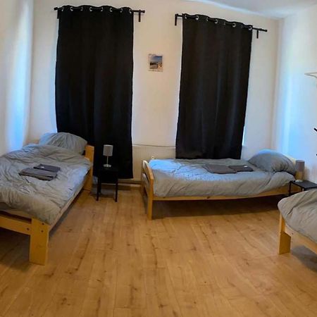 Worker Apartments Bernsdorf-Wiednitz ภายนอก รูปภาพ